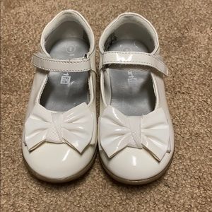 Toddler girls size 8 white dress shoes